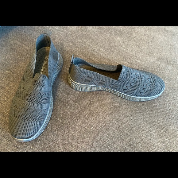 Black canvas slip-on’s - Picture 9 of 9